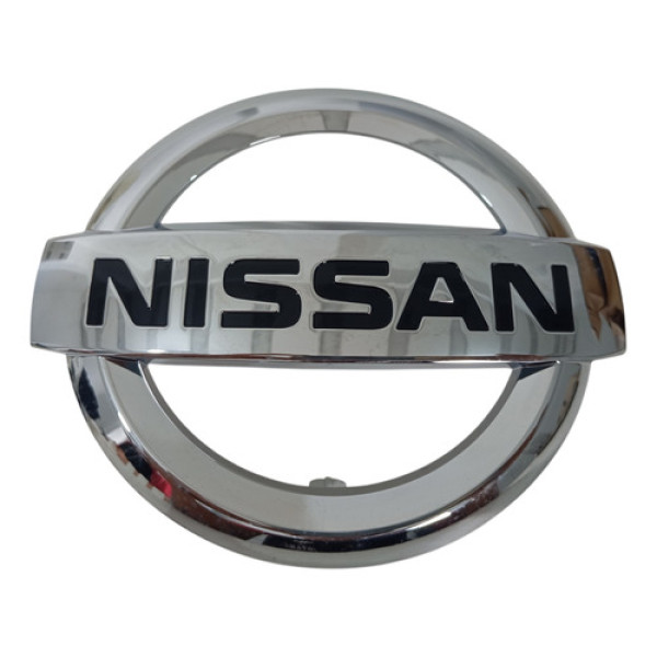 Emblema Nissan March 2017